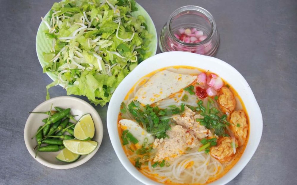 Bún cá với nước lèo ngọt thanh, đậm vị cá biển