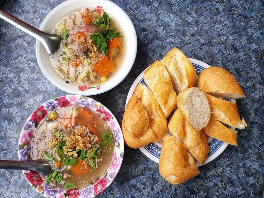 Thưởng thức món bánh mì lagu thơm ngon