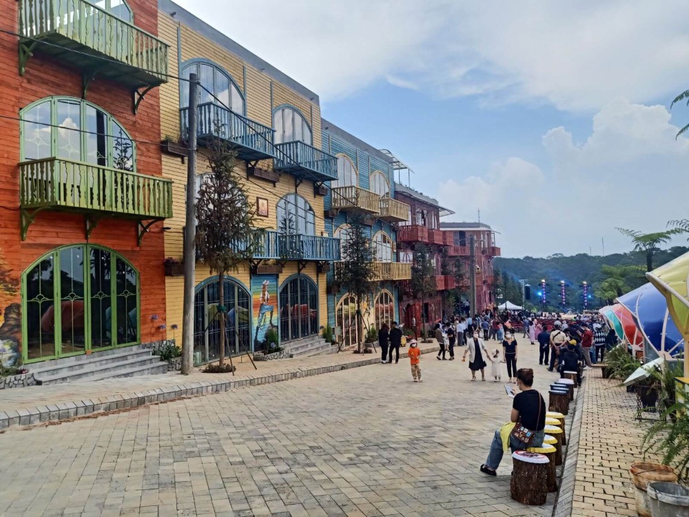 Dạo phố đi bộ Măng Đen để cảm nhận không khí mát lạnh 