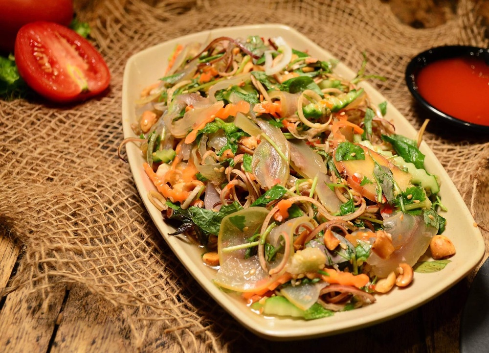 Nộm da trâu chế biến bắt vị