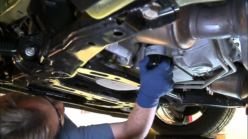 Cần thay dầu nhớt theo tần suất sử dụng và khuyến nghị của nhà sản xuất