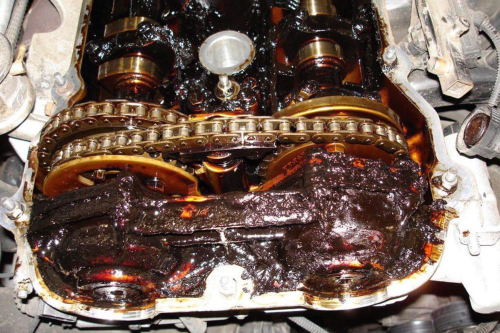 Những dấu hiệu cho thấy xe ô tô cần thay nhớt