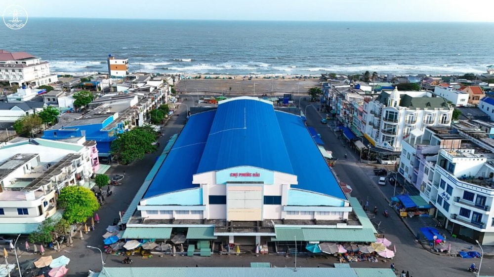 Hải sản tươi ngon nhờ đánh bắt và đưa vào chợ bán mỗi ngày