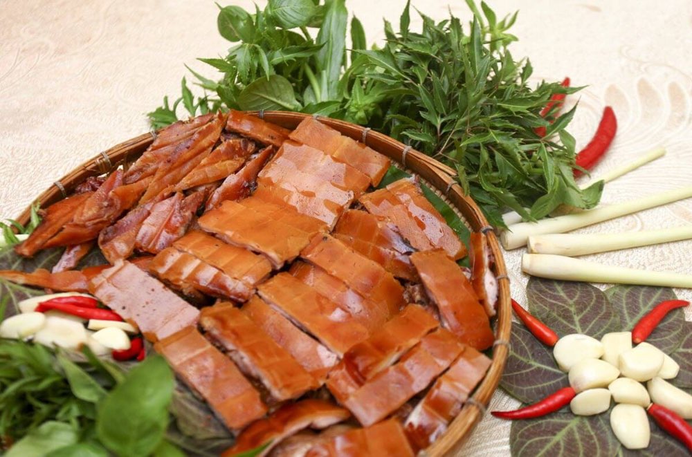 Heo quay thịt chắc da giòn rụm