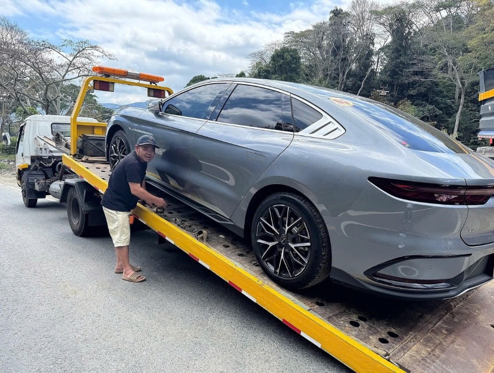 Cách xử lý khi xe ô tô hết điện giữa đường