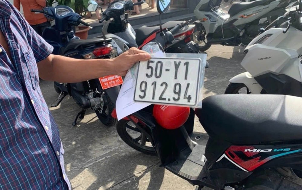 Cách xử lý biển số định danh khi mua bán, chuyển nhượng xe