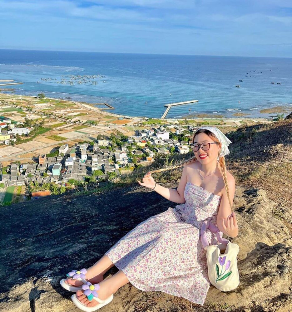 Đỉnh Thới Lới là ngọn núi cao nhất trên đảo Lý Sơn